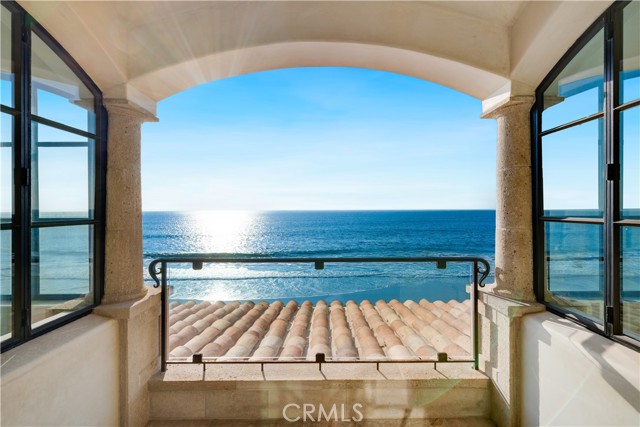 21 Strand Beach Drive, Dana Point CA: https://media.crmls.org/medias/08a47f3b-d933-4b6a-9a80-18c98d749431.jpg