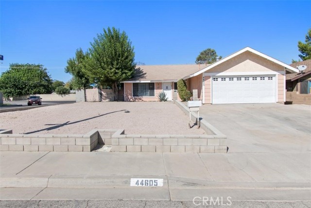 Detail Gallery Image 1 of 4 For 44605 Gillan Ave, Lancaster,  CA 93535 - 3 Beds | 2 Baths