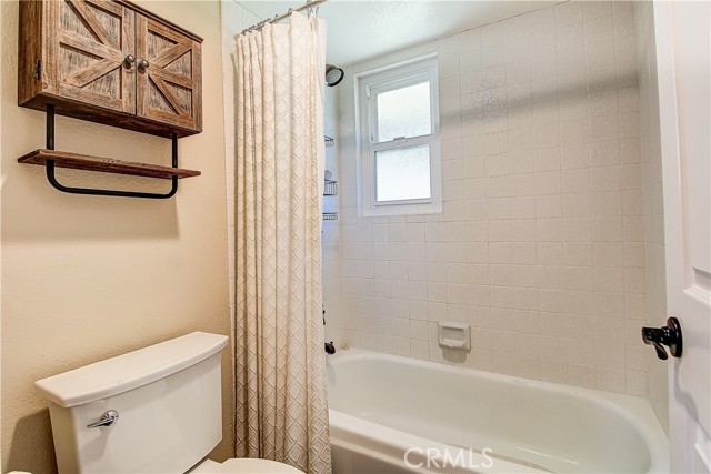 18687 Chickory Drive, Riverside CA: https://media.crmls.org/medias/08a4dc42-3ffa-440e-a8a1-4a8041374b4d.jpg