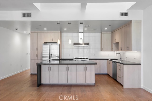 Front Image Thumbnail for CRSB25233724