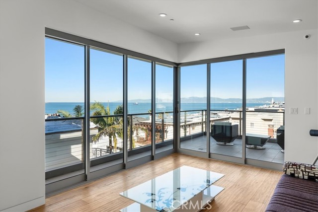 Detail Gallery Image 26 of 75 For 228 31st St, Manhattan Beach,  CA 90266 - 4 Beds | 3/2 Baths
