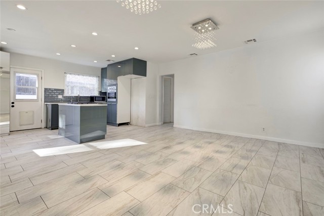 Detail Gallery Image 6 of 44 For 10535 Nassau, Sunland,  CA 91040 - 2 Beds | 2 Baths