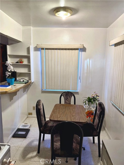 Detail Gallery Image 7 of 9 For 1410 W 20th, Long Beach,  CA 90810 - 2 Beds | 1 Baths