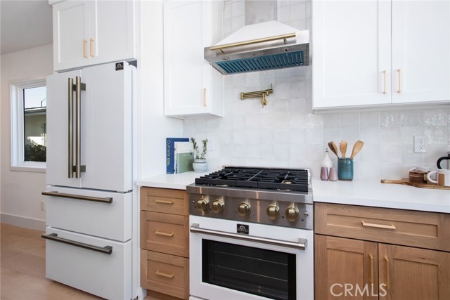 5126 Chesley Avenue, Los Angeles CA: https://media.crmls.org/medias/08a69e83-9752-41eb-872a-db6d32e03407.jpg