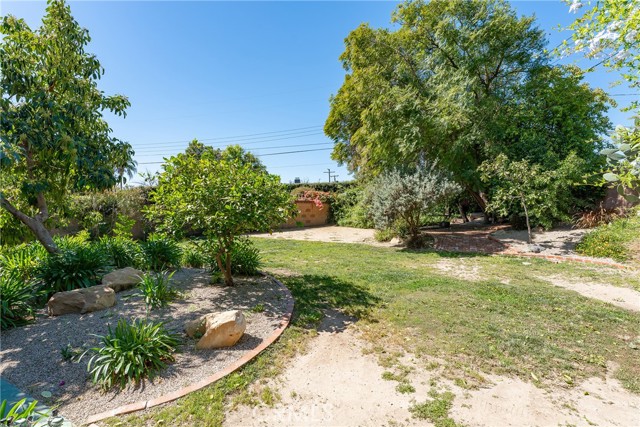 Detail Gallery Image 9 of 16 For 17531 Romar St, Northridge,  CA 91325 - 4 Beds | 2 Baths