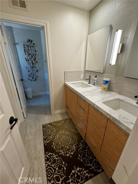 6 Lakeridge, Rancho Santa Margarita CA: https://media.crmls.org/medias/08a799b8-fea2-40f7-b06e-bf15904ac5ce.jpg