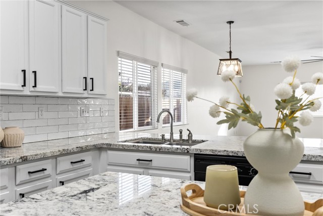 11515 Regarse, Bakersfield CA: https://media.crmls.org/medias/08a7e505-59c7-4ad6-b6fb-e3cb7f96fd62.jpg