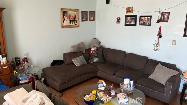 132 W 80th Street, Los Angeles CA: https://media.crmls.org/medias/08a7ee12-87a6-4cc0-9e3b-caa15bb8bf75.jpg