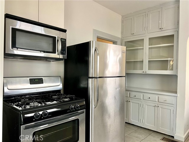 122 S Westmoreland Ave, Los Angeles CA: https://media.crmls.org/medias/08a8296d-3101-4367-9690-2b9505ab3add.jpg