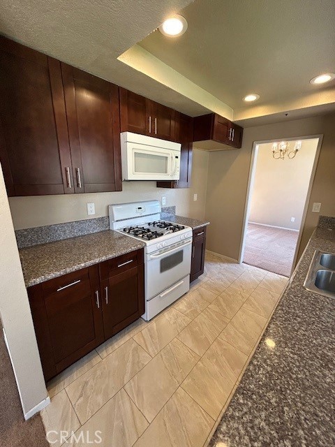 13646 Kings Canyon Court, Fontana CA: https://media.crmls.org/medias/08a86a2f-6df5-4215-989d-331722b58f58.jpg