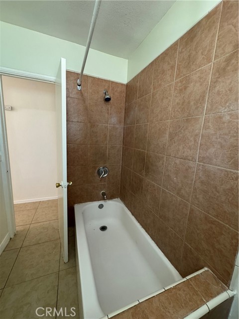 5214 Golden Avenue, Riverside CA: https://media.crmls.org/medias/08a93bd6-cd91-4b8a-9956-06460a020bf3.jpg