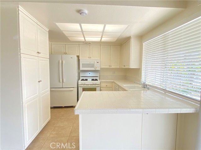 330 W Campus View Drive, Riverside, California 92507, 3 Bedrooms Bedrooms, ,2 BathroomsBathrooms,Residential Lease,For Rent,330 W Campus View Drive,CRIV24173651