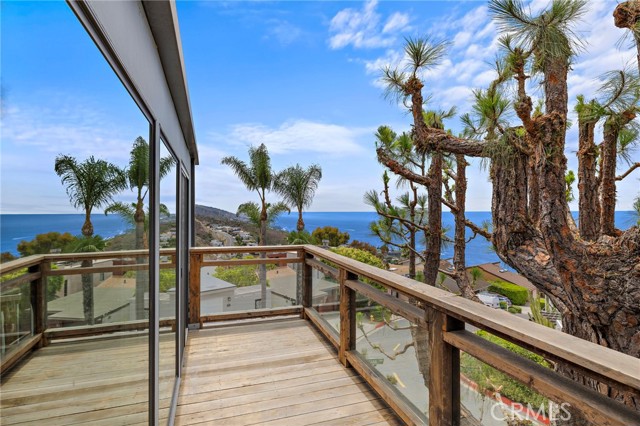 683 Alta Vista Way, Laguna Beach CA: https://media.crmls.org/medias/08a99e89-786f-4935-9ea2-e9041657c2d7.jpg