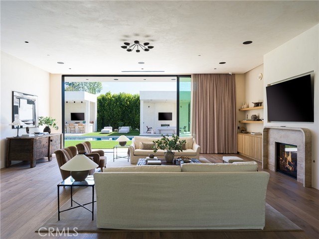 5824 Manton Avenue, Woodland Hills CA: https://media.crmls.org/medias/08a9bf12-f93a-4623-a21f-9038571ad2a5.jpg