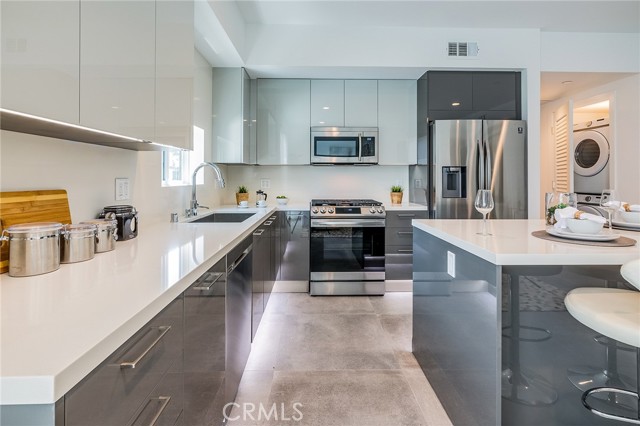 Detail Gallery Image 3 of 19 For 214 Westmoreland #6,  Los Angeles,  CA 90004 - 3 Beds | 2 Baths