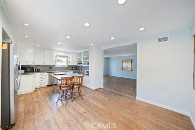 Detail Gallery Image 8 of 24 For 9611 Albacore Dr, Huntington Beach,  CA 92646 - 4 Beds | 2 Baths