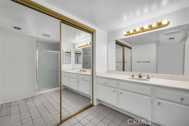 335 Sprucewood Avenue, Oak Park CA: https://media.crmls.org/medias/08abc5f5-d275-4143-a7a5-f5dcd2639375.jpg
