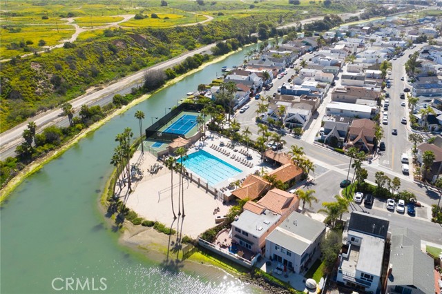 412 Colton Street, Newport Beach CA: https://media.crmls.org/medias/08abd3c3-14e7-4c56-b442-ae561bd19448.jpg
