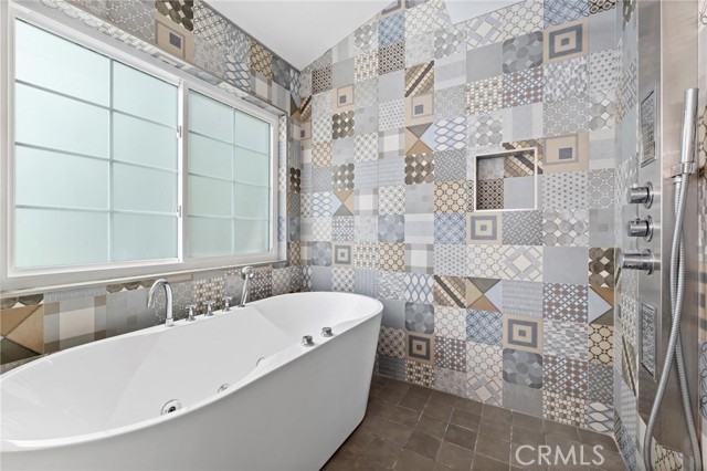 Detail Gallery Image 35 of 47 For 23163 Mulholland Drive #6, Woodland Hills,  CA 91364 - 2 Beds | 2/1 Baths