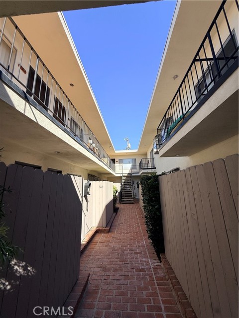 1522 S Centinela, Los Angeles CA: https://media.crmls.org/medias/08acc539-db0a-4927-b4a5-1880b44dcc80.jpg