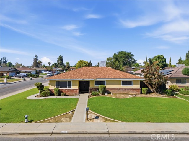 Detail Gallery Image 6 of 46 For 2505 Courtleigh, Bakersfield,  CA 93309 - 3 Beds | 2 Baths