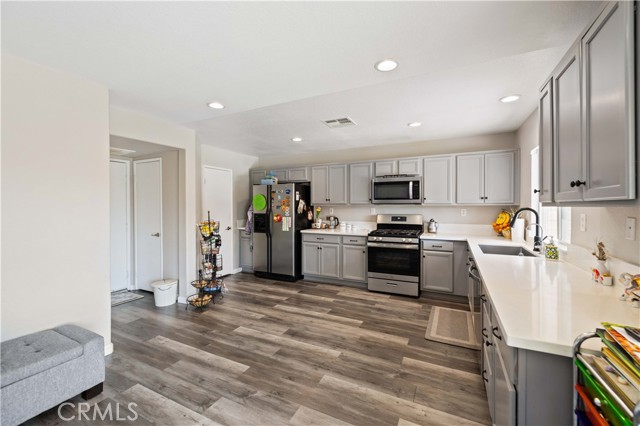 Detail Gallery Image 11 of 35 For 45064 18th St E St, Lancaster,  CA 93535 - 4 Beds | 3 Baths