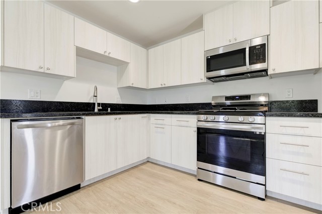 Detail Gallery Image 8 of 24 For 2641 Hermosa a,  Montrose,  CA 91020 - 4 Beds | 2 Baths