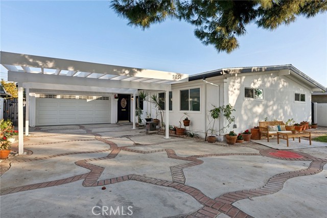 Detail Gallery Image 15 of 68 For 2051 S Rene Dr, Santa Ana,  CA 92704 - 4 Beds | 2 Baths