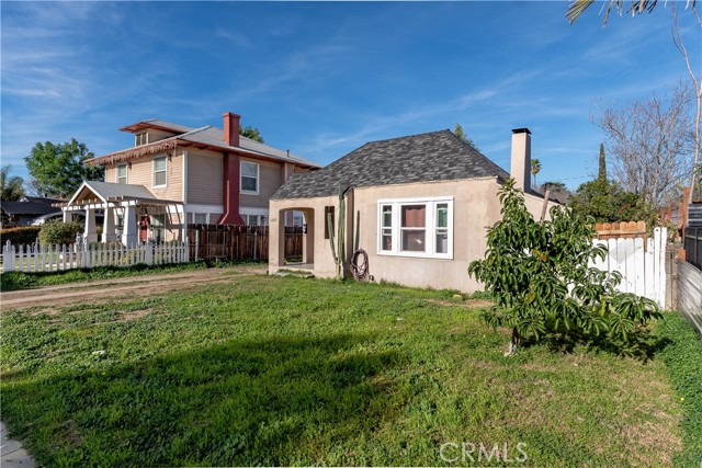 Detail Gallery Image 3 of 22 For 3367 Holding, Riverside,  CA 92501 - 2 Beds | 2 Baths