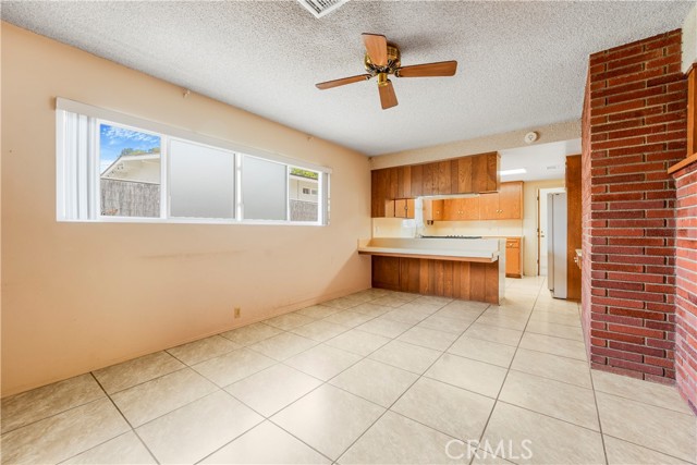 1300 Oak Avenue, Carlsbad CA: https://media.crmls.org/medias/08af778a-3889-4c9c-9162-710edf342499.jpg