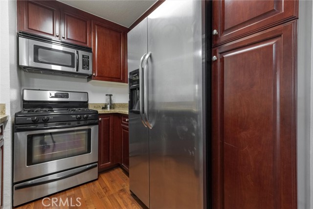 Detail Gallery Image 6 of 31 For 21450 Burbank Bld #203,  Woodland Hills,  CA 91367 - 1 Beds | 1 Baths