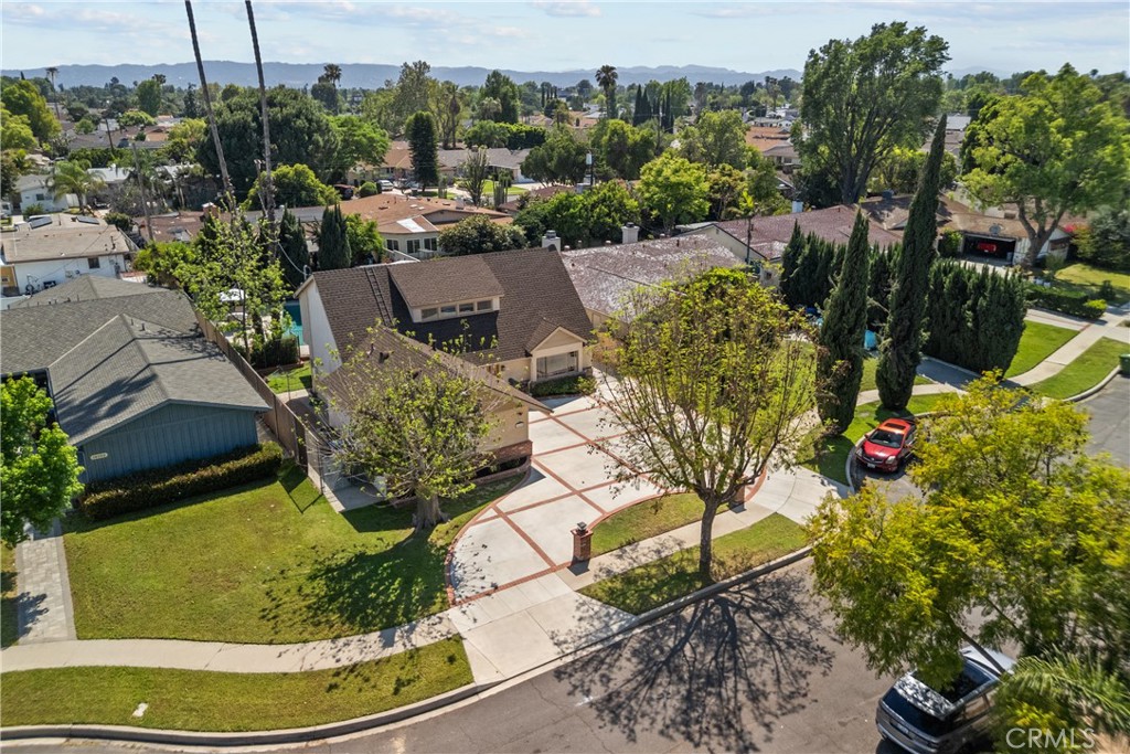 https://media.crmls.org/medias/08b0b257-ea06-4da3-be0d-2fad003fedf7.jpg?preset=X-Large
