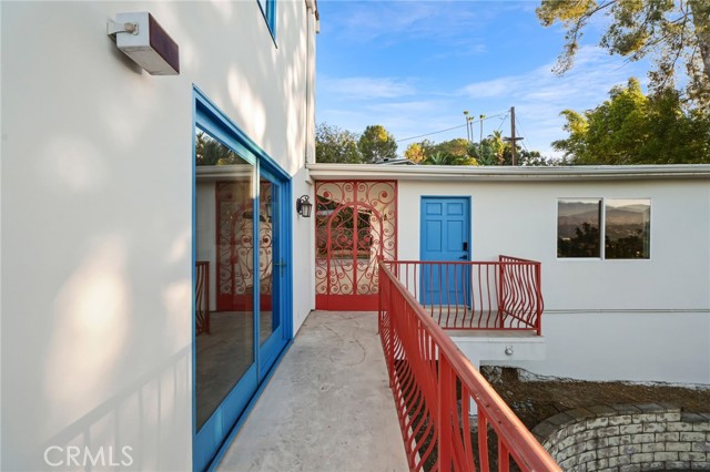 4104 Sea View Drive, Los Angeles CA: https://media.crmls.org/medias/08b114bf-2d9d-4f7c-9cd4-d7f59c9228cd.jpg