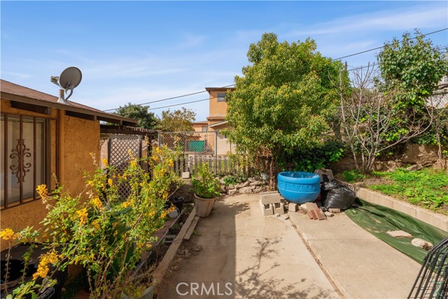 2750 Ballard Street, Los Angeles CA: https://media.crmls.org/medias/08b1ff43-bf3e-4a77-80f4-fc13d1fed1d4.jpg