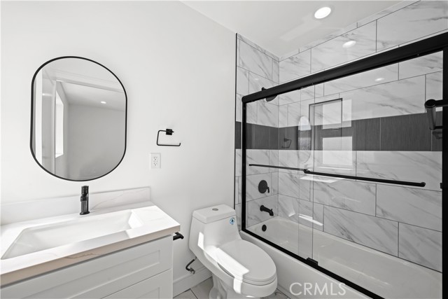 Detail Gallery Image 19 of 28 For 6700 Kester Ave, Van Nuys,  CA 91405 - 4 Beds | 4 Baths