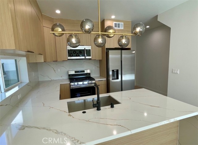 Front Image Thumbnail for CROC25262073