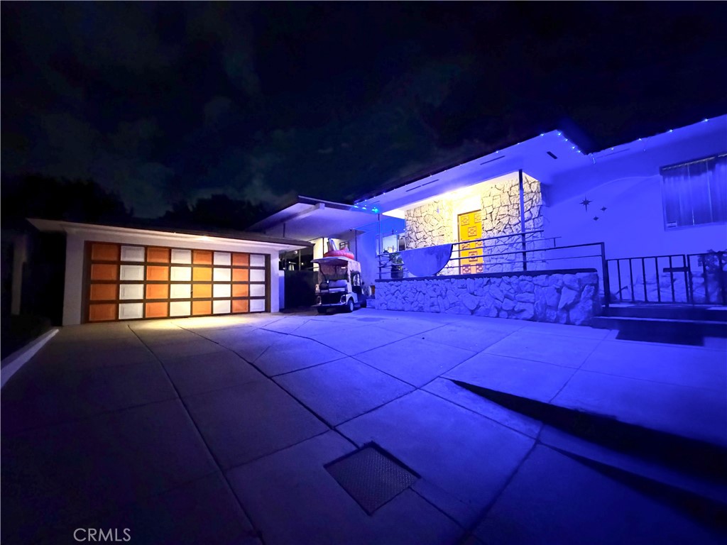https://media.crmls.org/medias/08b2626f-aca3-4683-9f0d-f8e0d23fb876.jpg?preset=X-Large