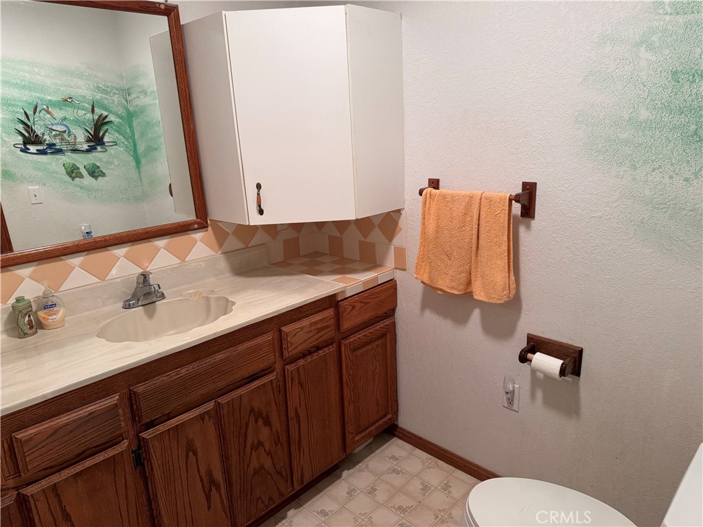 https://media.crmls.org/medias/08b2823c-d71c-48c6-9712-ef51a63852b5.jpg?preset=X-Large