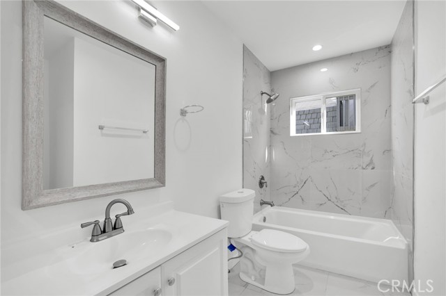 Detail Gallery Image 3 of 14 For 13018 Valleyheart Dr #4,  Studio City,  CA 91604 - 1 Beds | 1 Baths