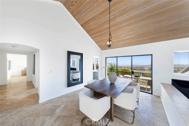 Detail Gallery Image 4 of 47 For 24 Coventry, Newport Beach,  CA 92660 - 2 Beds | 2 Baths