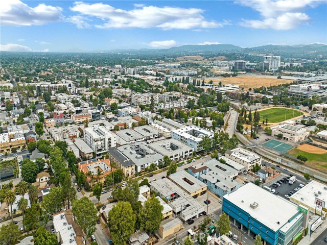 7049 Vassar Avenue, Canoga Park CA: https://media.crmls.org/medias/08b49a3a-4704-41ab-9f16-b9613930e06c.jpg