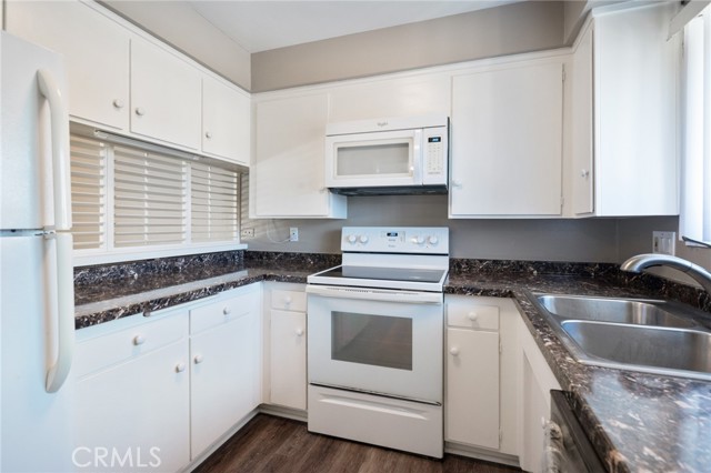 Detail Gallery Image 9 of 25 For 22945 Nadine Cir #B,  Torrance,  CA 90505 - 2 Beds | 2 Baths