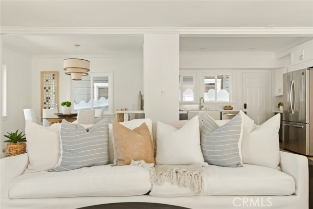 1585 Miramar Drive, Newport Beach CA: https://media.crmls.org/medias/08b51d41-e7a9-4f0b-8dca-d1c35baeb01c.jpg
