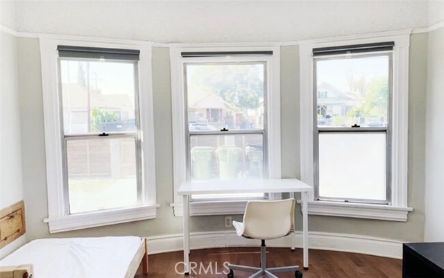 1356 W 30th Street, Los Angeles CA: https://media.crmls.org/medias/08b68dc1-c0c3-44f2-baa6-1d2ca35cd04c.jpg