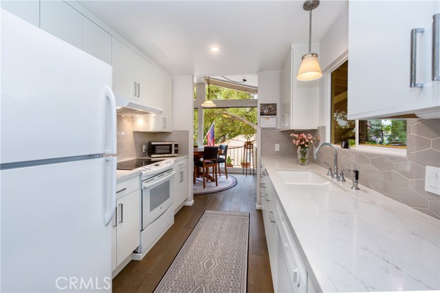 Detail Gallery Image 6 of 11 For 4214 Tosca Rd, Woodland Hills,  CA 91364 - 2 Beds | 2 Baths