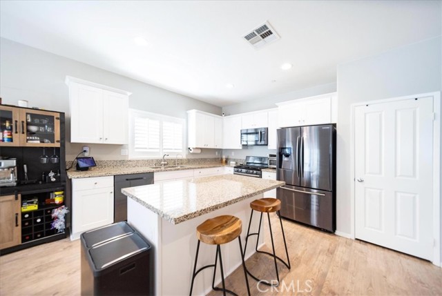 Detail Gallery Image 8 of 28 For 30151 Meadow Oaks, Menifee,  CA 92585 - 4 Beds | 2 Baths