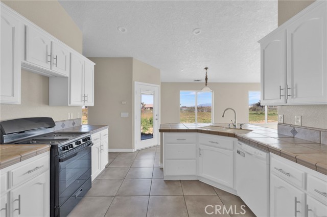 Detail Gallery Image 10 of 51 For 12865 Barbet Rd, Phelan,  CA 92371 - 3 Beds | 2/1 Baths