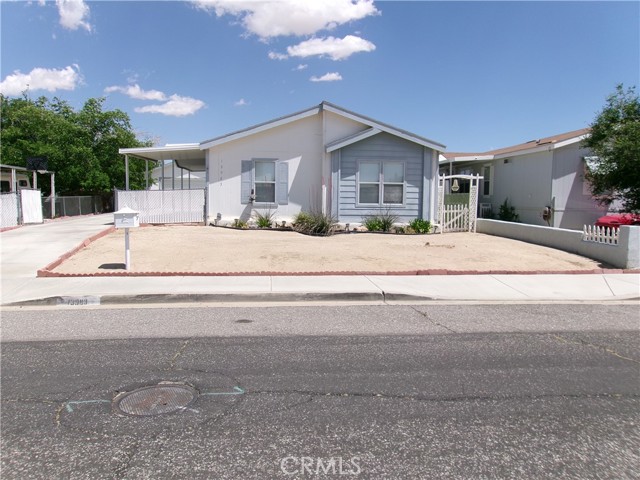 Detail Gallery Image 2 of 61 For 13983 Silver Lake Pl, Victorville,  CA 92395 - 3 Beds | 2 Baths