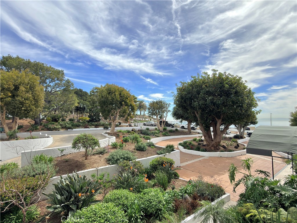 https://media.crmls.org/medias/08b93588-d9b4-46aa-9f13-583562ff3019.jpg?preset=X-Large