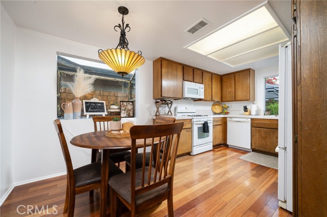 Image 12 of 39 For 5022 Burnaby